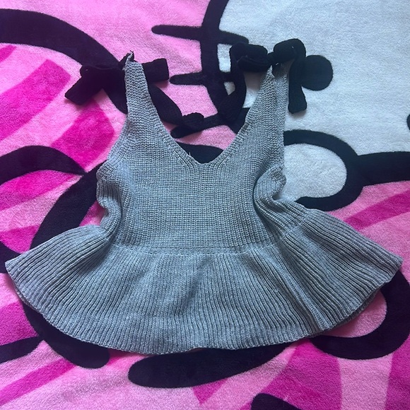 Gray Knitted Crop Top - Picture 1 of 3